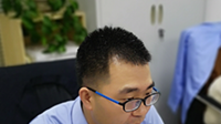 <div class="col-md-7" style="padding:0 20px 0 0;"> 								<h3>王永華</h3> 								<p>中國(guó)核工業(yè)華興建設(shè)有限公司<br /><br /></p> 							</div><p class="description">又一次財(cái)稅知識(shí)競(jìng)賽如約而至，作為上次競(jìng)賽的參與者，內(nèi)心當(dāng)然是百感交集，欣喜于又有一次機(jī)會(huì)去感受比賽的驚心動(dòng)魄，</p>