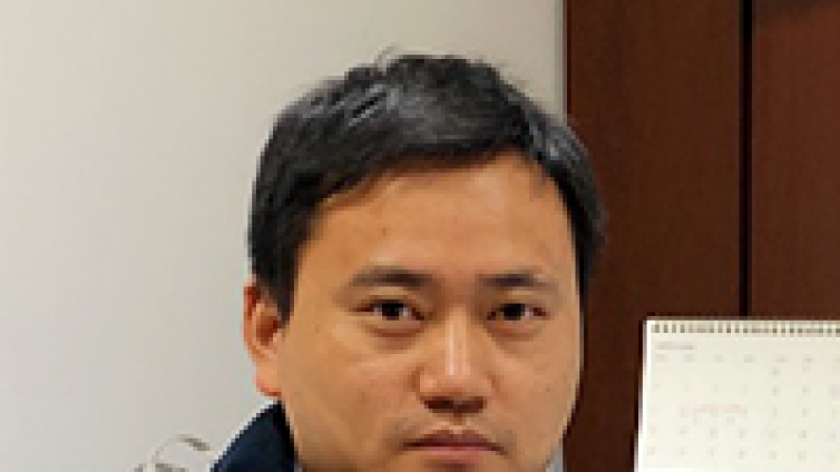 <div class="col-md-7" style="padding:0 20px 0 0;"> 								<h3>鄭火炎</h3> 								<p>中國(guó)核工業(yè)華興建設(shè)有限公司<br /><br /></p> 							</div><p class="description">干中學(xué)，學(xué)中干，財(cái)務(wù)人員的職業(yè)道路不斷伴隨著準(zhǔn)則更新、政策法規(guī)調(diào)整和制度變化，需要時(shí)刻保持學(xué)習(xí)的狀態(tài)和動(dòng)力，</p>